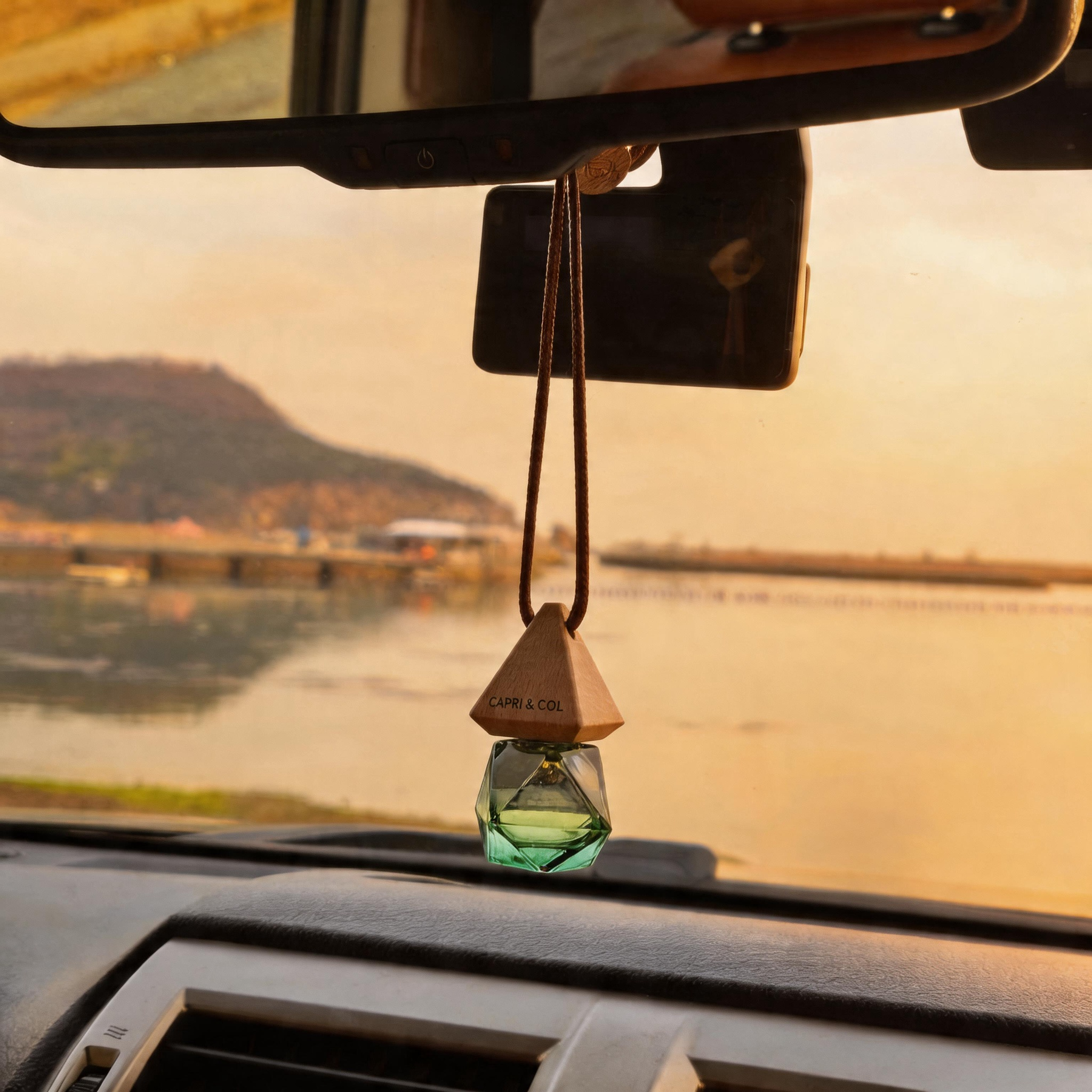 Crystal Hanging Car Diffuser – Elegant Rearview Mirror Air Freshener